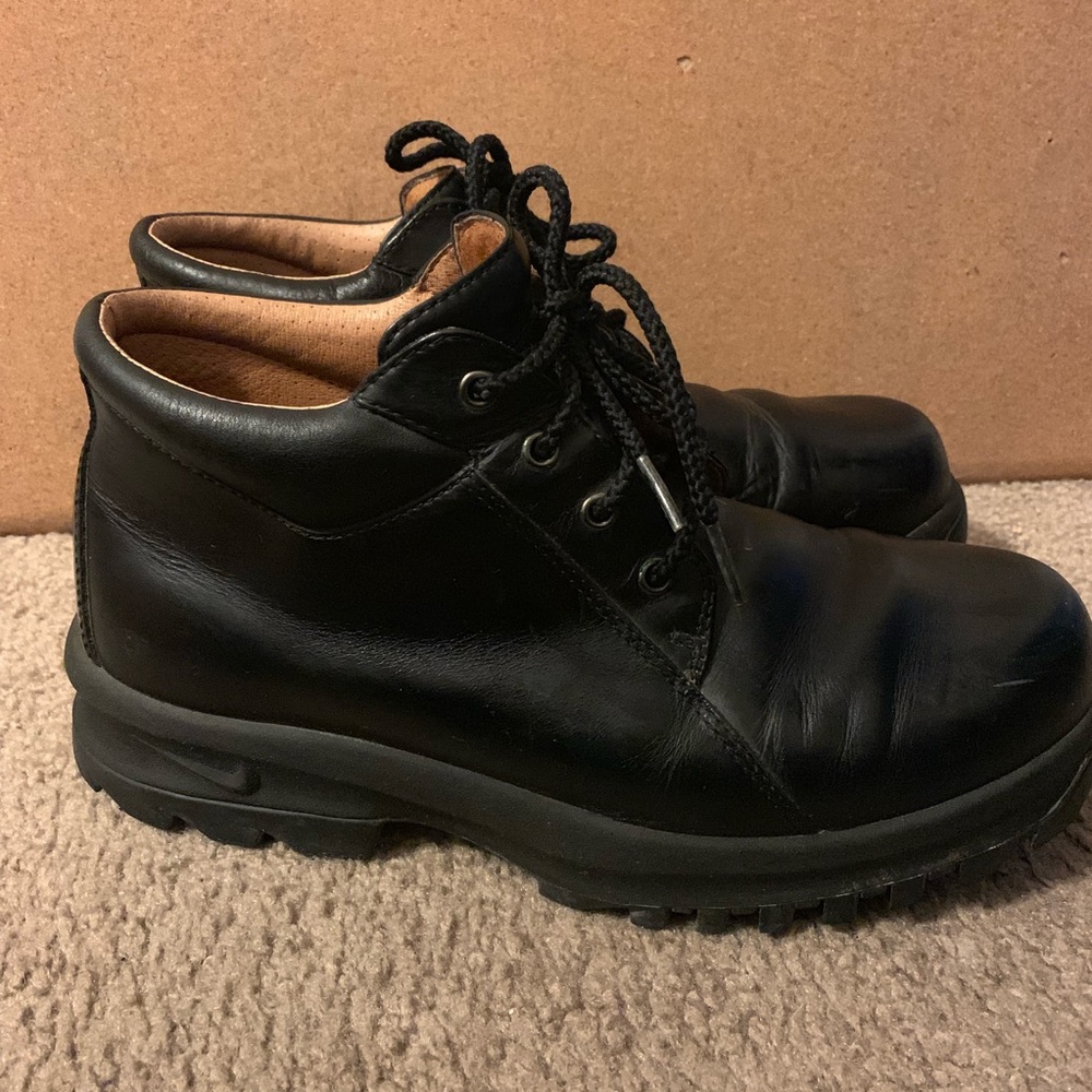 NIKE ACG black boots